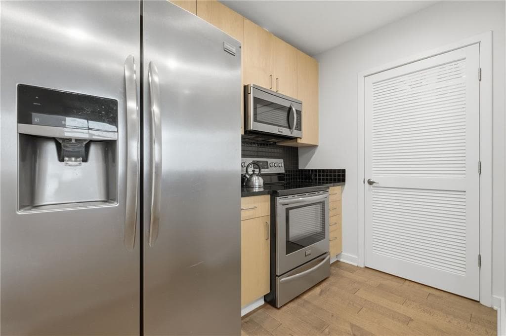 2 bedroom, 2 bathroom, 1,003 sq ft condominium for sale at 250 Pharr Road 1209, Atlanta, GA 30305 — photo 8