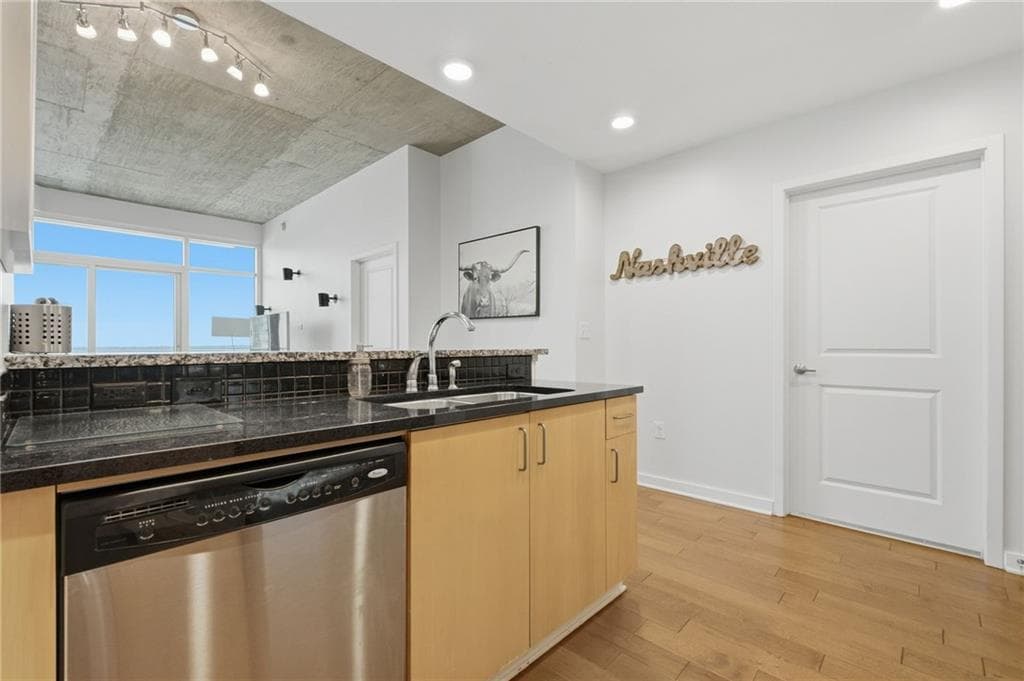 2 bedroom, 2 bathroom, 1,003 sq ft condominium for sale at 250 Pharr Road 1209, Atlanta, GA 30305 — photo 10