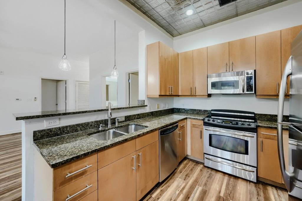 2 bedroom, 2 bathroom, 1,196 sq ft condominium for sale at 425 Chapel Street 1312, Atlanta, GA 30313 — photo 2