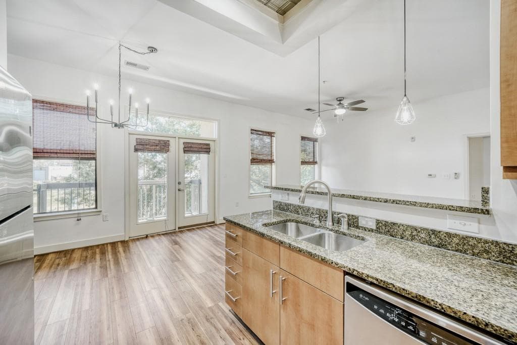 2 bedroom, 2 bathroom, 1,196 sq ft condominium for sale at 425 Chapel Street 1312, Atlanta, GA 30313 — photo 4