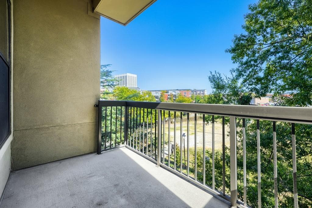 2 bedroom, 2 bathroom, 1,196 sq ft condominium for sale at 425 Chapel Street 1312, Atlanta, GA 30313 — photo 8