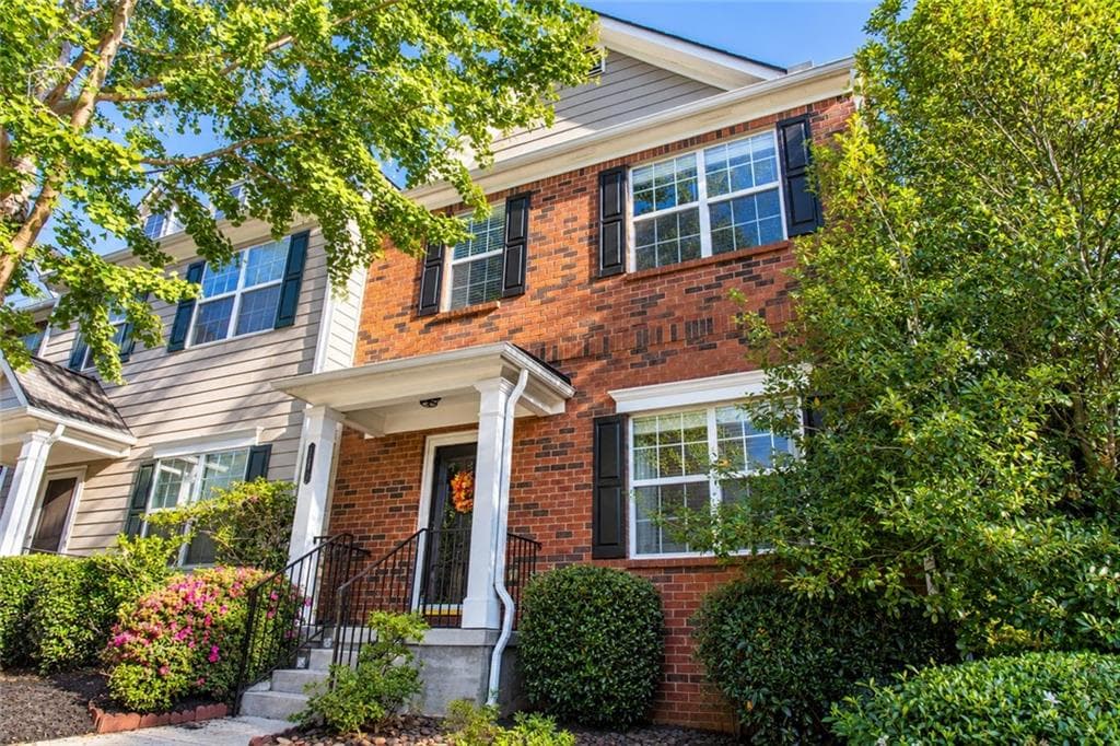 2 bedroom, 3 bathroom, 1,804 sq ft townhouse for sale at 1415 Bay Overlook Drive, Woodstock, GA 30188