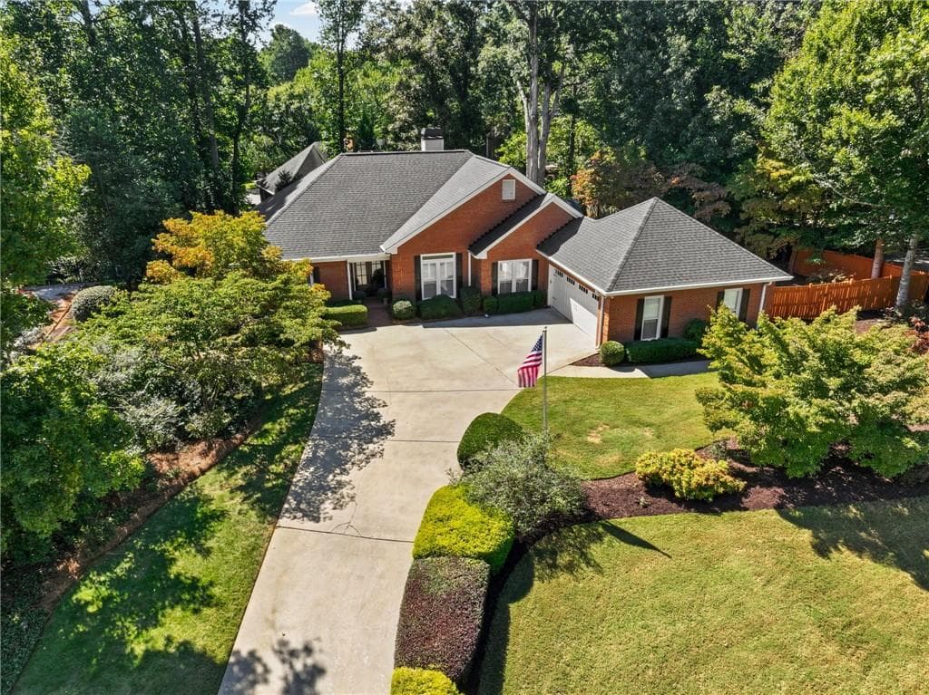 5 bedroom, 4 bathroom, 3,868 sq ft single family residence for sale at 1010 Brooksglen Drive, Roswell, GA 30075 — photo 2