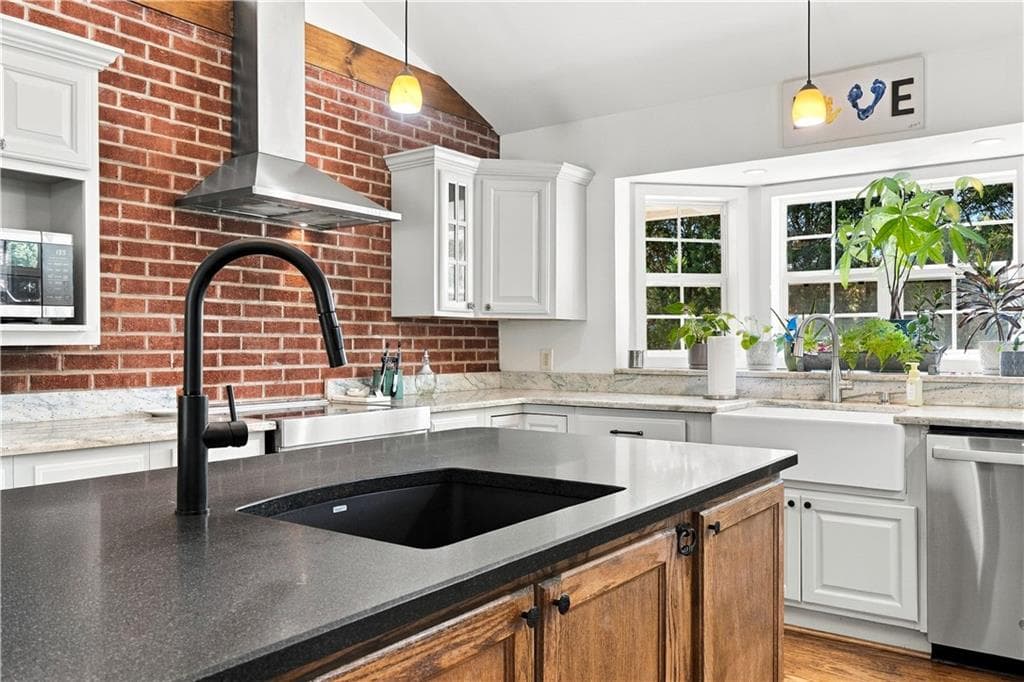 3 bedroom, 2 bathroom, 2,318 sq ft single family residence for sale at 110 Spruce Pine Street, Tate, GA 30177 — photo 7