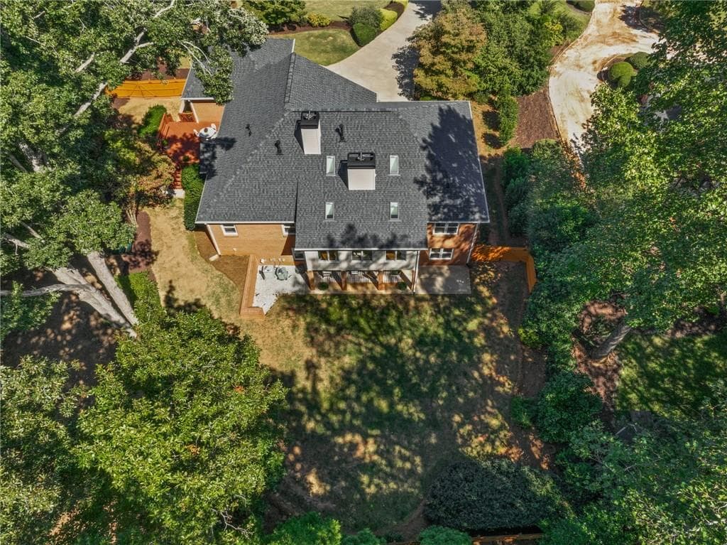 5 bedroom, 4 bathroom, 3,868 sq ft single family residence for sale at 1010 Brooksglen Drive, Roswell, GA 30075 — photo 3