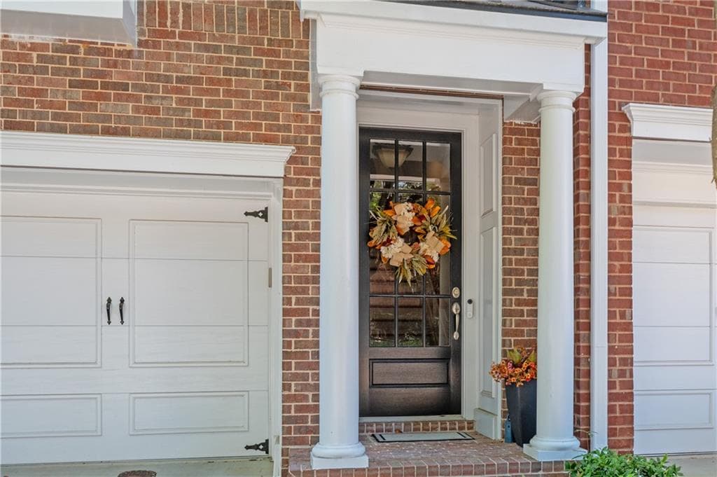 4 bedroom, 4 bathroom, 3,176 sq ft townhouse for sale at 5505 Waters Edge Trail, Roswell, GA 30075 — photo 2