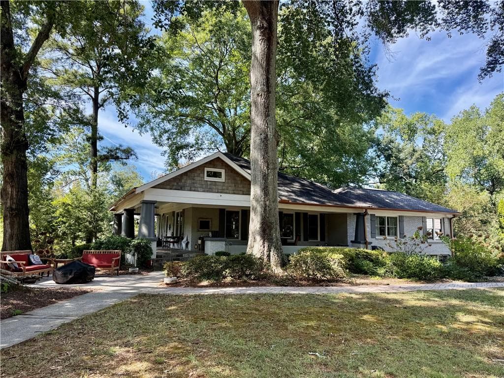 5 bedroom, 3 bathroom, 3,842 sq ft single family residence for sale at 2262 Ridgedale Road, Atlanta, GA 30317 — photo 2