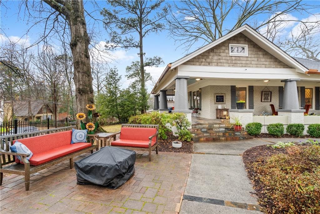5 bedroom, 3 bathroom, 3,842 sq ft single family residence for sale at 2262 Ridgedale Road, Atlanta, GA 30317 — photo 4