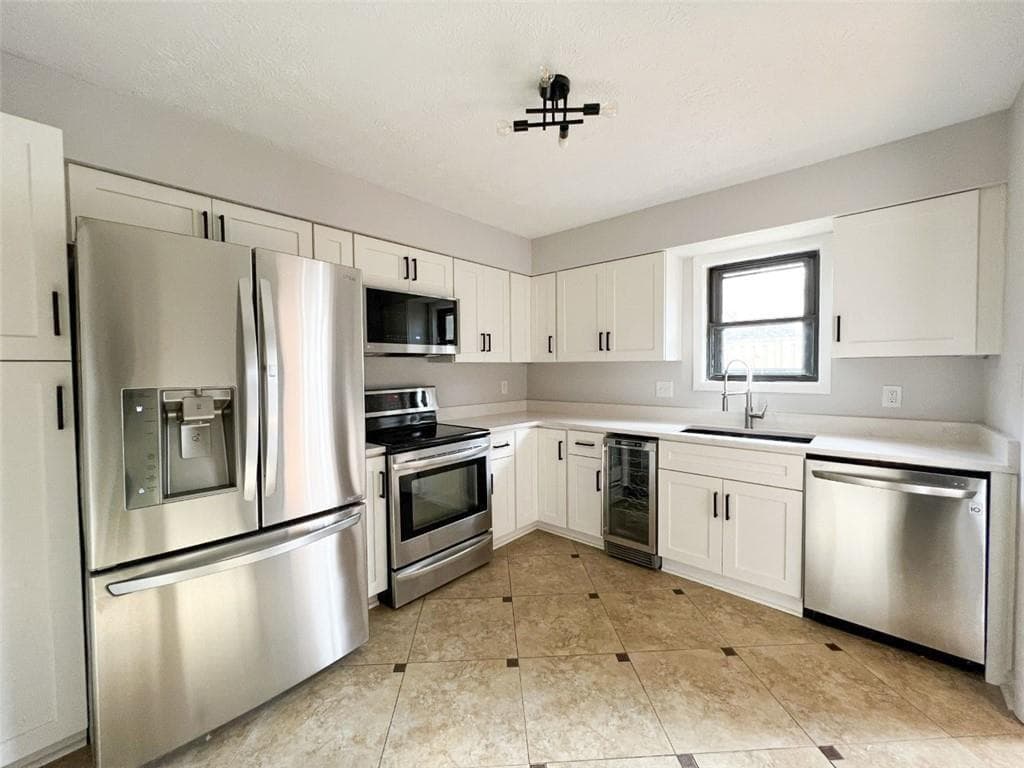 3 bedroom, 3 bathroom, 1,604 sq ft condominium for sale at 2700 Twigg Circle, Marietta, GA 30067 — photo 2