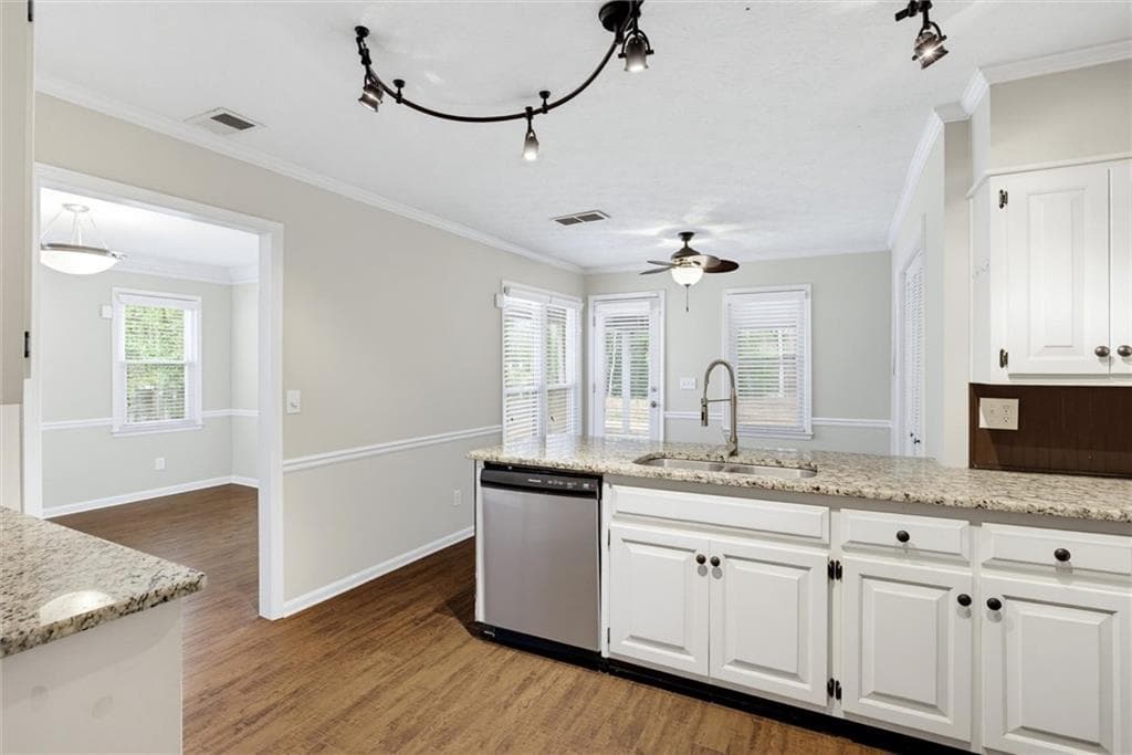 3 bedroom, 3 bathroom, 1,776 sq ft townhouse for sale at 9158 Carroll Manor Drive, Sandy Springs, GA 30350 — photo 10