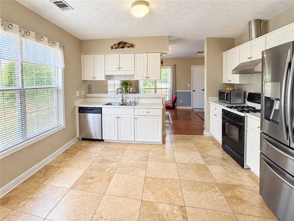 3 bedroom, 2 bathroom, 1,637 sq ft single family residence for sale at 4499 Creek Ford Drive, Duluth, GA 30096 — photo 6
