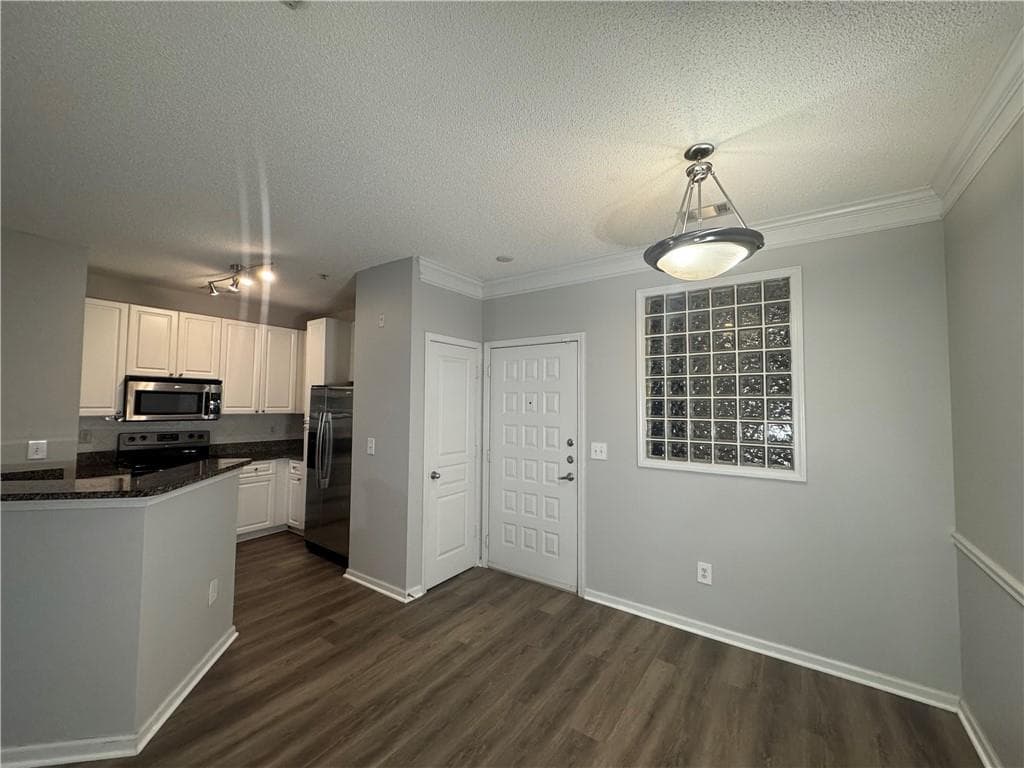 1 bedroom, 1 bathroom, 780 sq ft condominium for sale at 10 Perimeter Summit Boulevard 4211, Atlanta, GA 30319 — photo 2