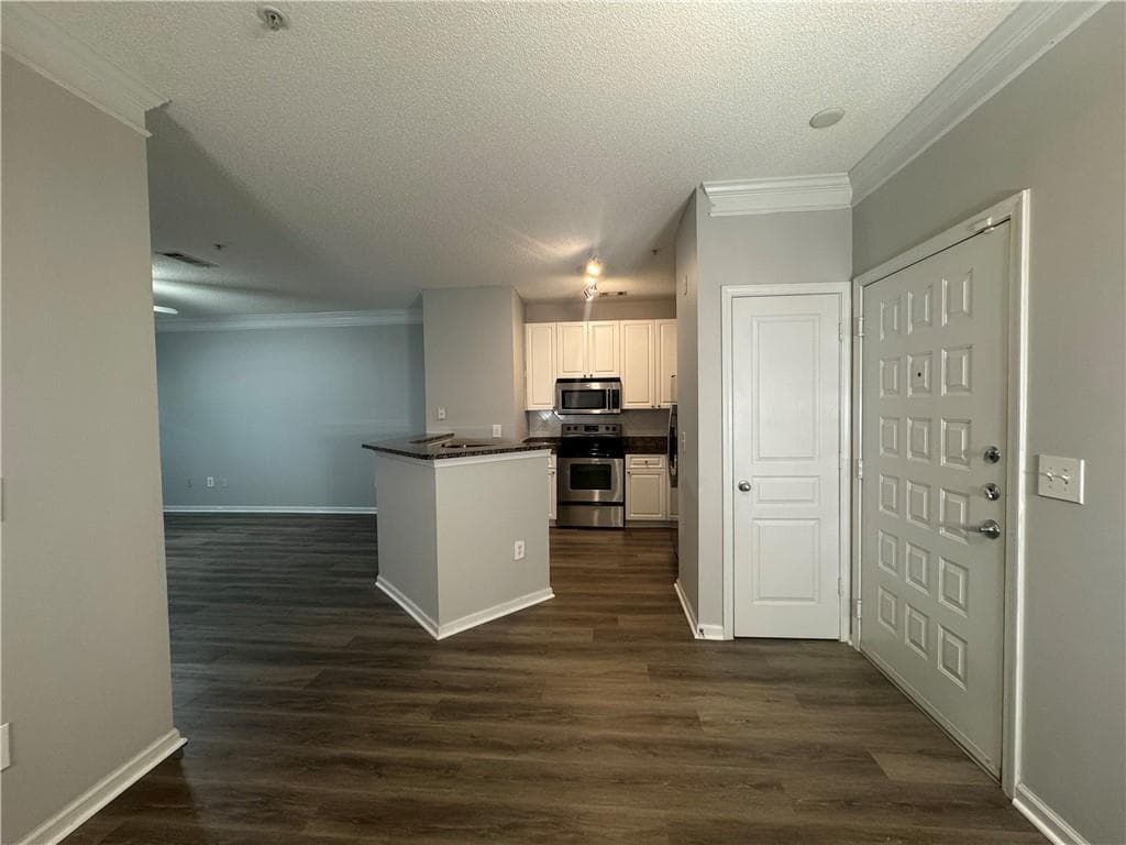 1 bedroom, 1 bathroom, 780 sq ft condominium for sale at 10 Perimeter Summit Boulevard 4211, Atlanta, GA 30319 — photo 3