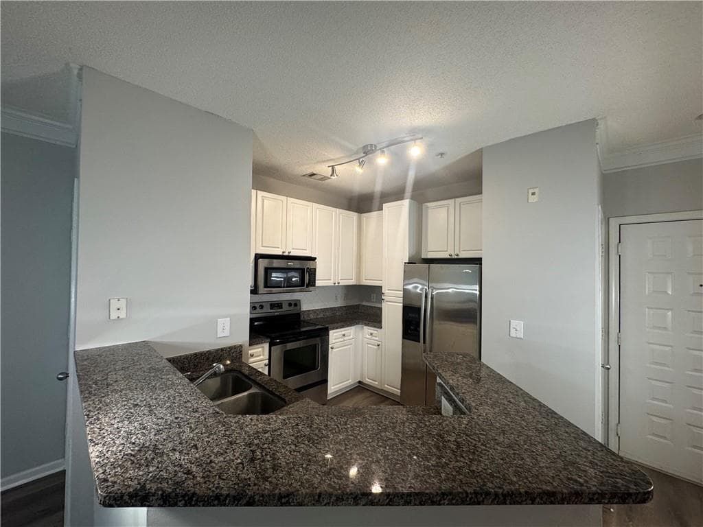 1 bedroom, 1 bathroom, 780 sq ft condominium for sale at 10 Perimeter Summit Boulevard 4211, Atlanta, GA 30319 — photo 5