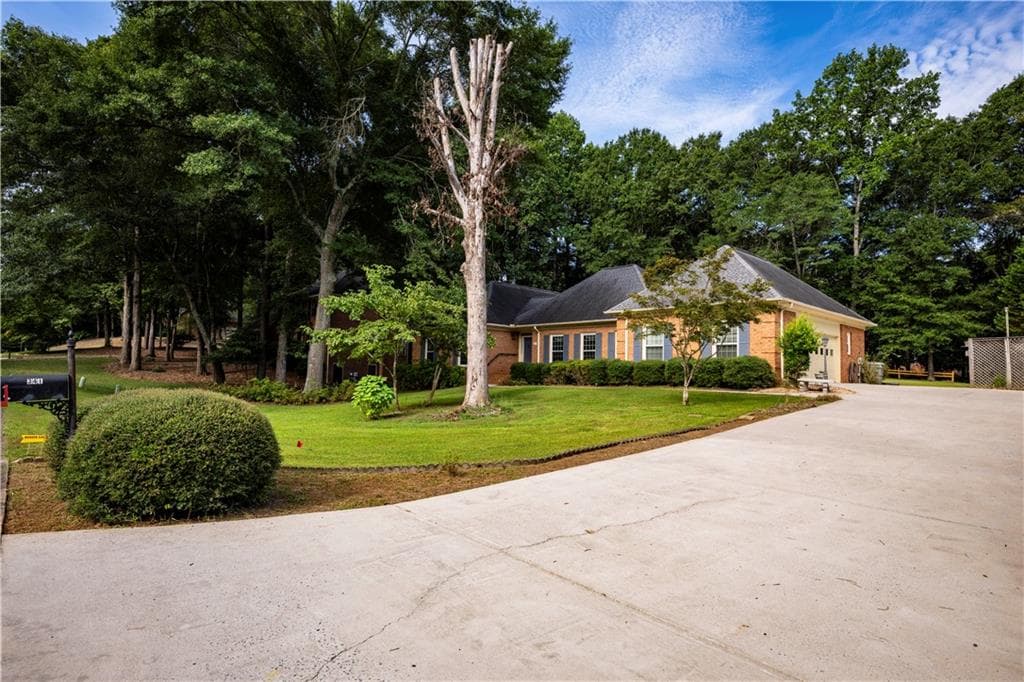 4 bedroom, 3 bathroom, 2,365 sq ft single family residence for sale at 341 Chesterfield Road, Bogart, GA 30622 — photo 6