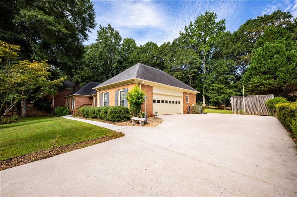 4 bedroom, 3 bathroom, 2,365 sq ft single family residence for sale at 341 Chesterfield Road, Bogart, GA 30622 — photo 9