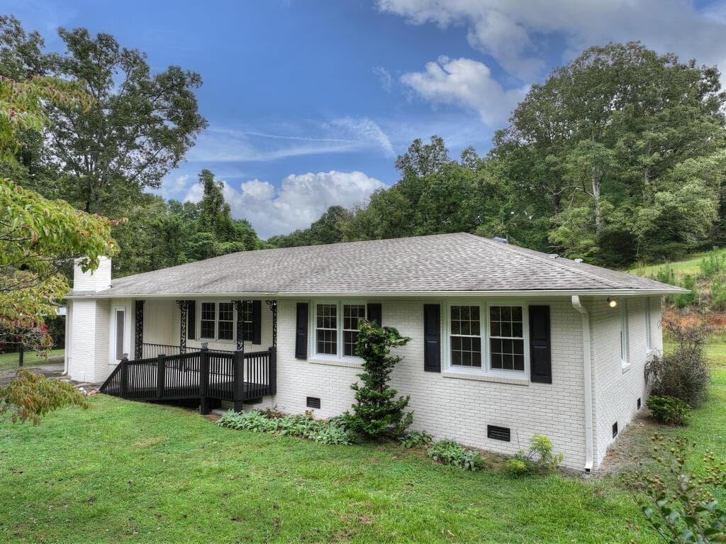 2 bedroom, 3 bathroom, 1,775 sq ft single family residence for sale at 3347 Highway 52, Ellijay, GA 30536