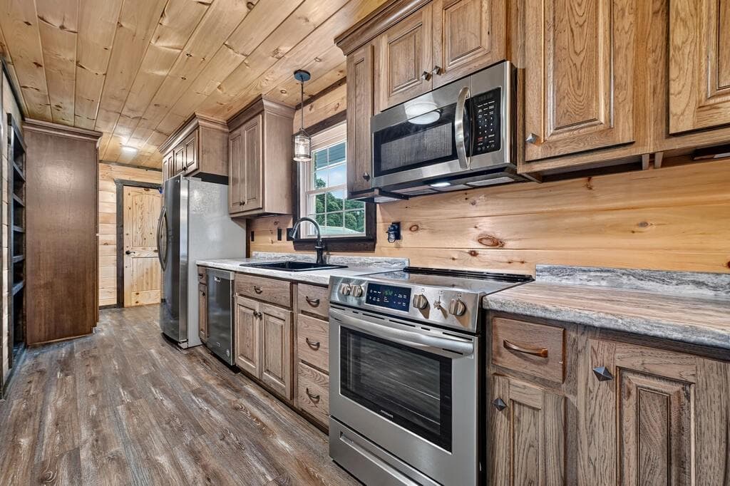 2 bedroom, 3 bathroom, 1,775 sq ft single family residence for sale at 3347 Highway 52, Ellijay, GA 30536 — photo 9