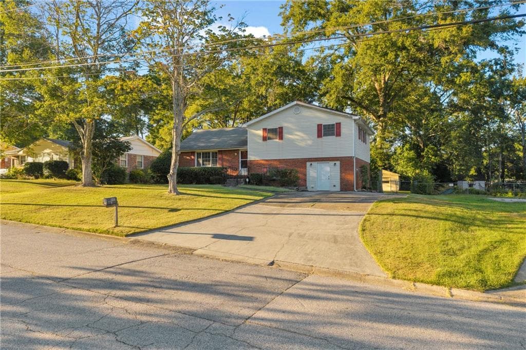 4 bedroom, 3 bathroom, 1,880 sq ft home for sale at 840 Sherwood Drive, Jonesboro, GA