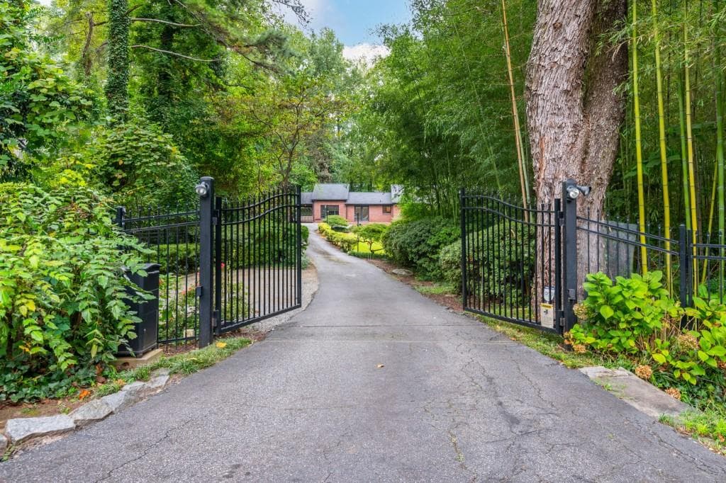 5 bedroom, 4 bathroom, 3,166 sq ft single family residence for sale at 2320 Lavista Road, Atlanta, GA 30329 — photo 2