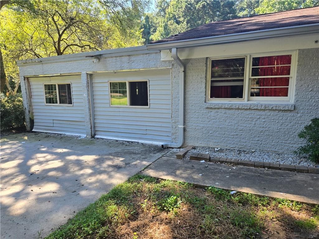 3 bedroom, 2 bathroom, 2,280 sq ft single family residence for sale at 4431 Janice Drive, College Park, GA 30337 — photo 4