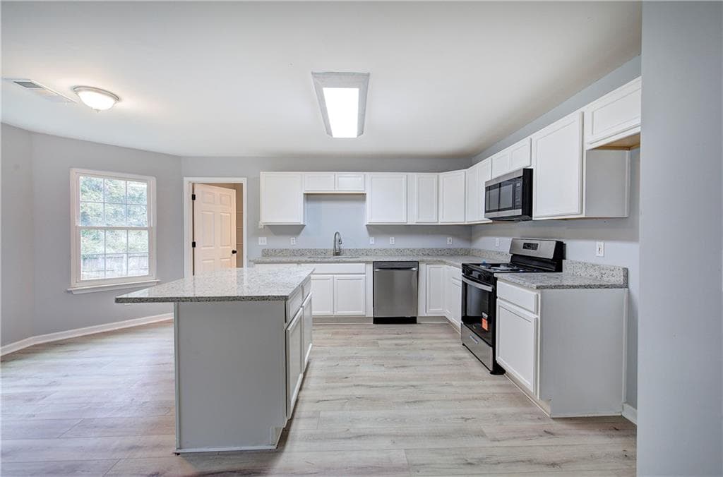 4 bedroom, 3 bathroom, 2,464 sq ft single family residence for sale at 12 Glenabbey Drive, Cartersville, GA 30120 — photo 8