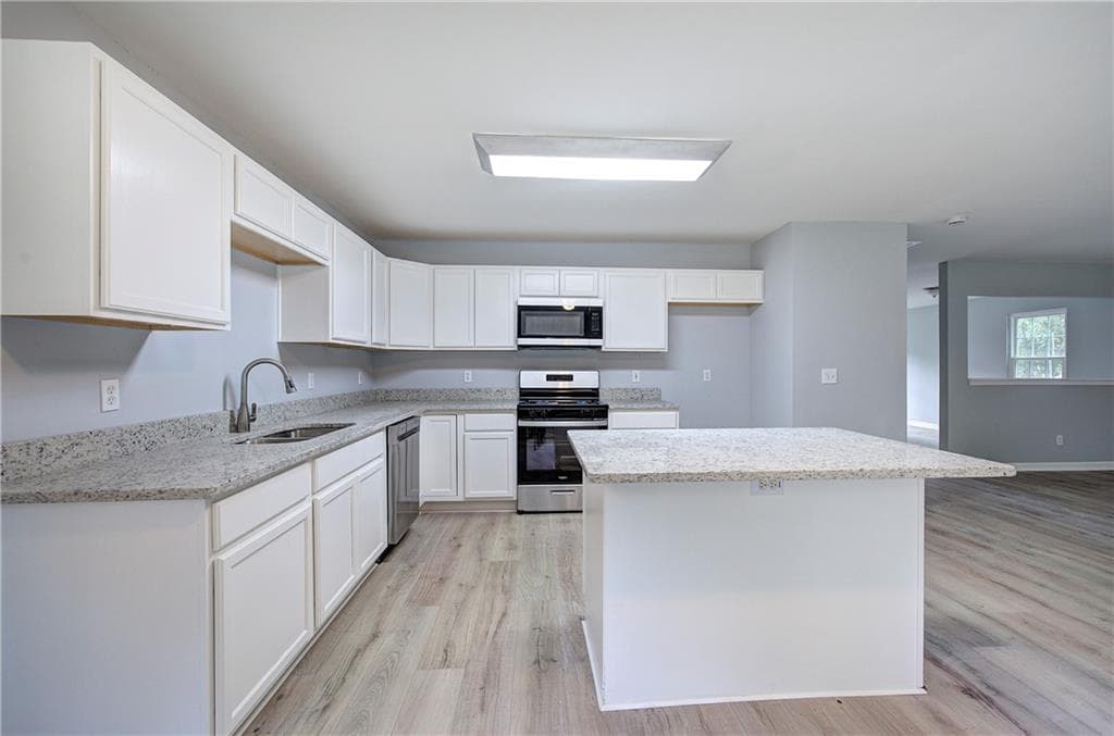 4 bedroom, 3 bathroom, 2,464 sq ft single family residence for sale at 12 Glenabbey Drive, Cartersville, GA 30120 — photo 9
