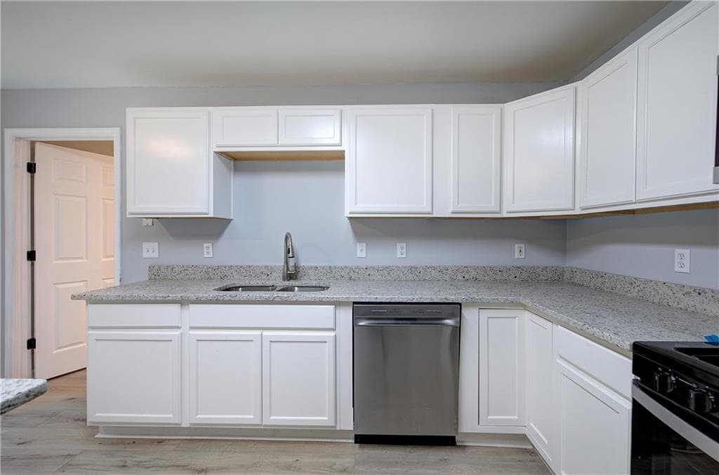 4 bedroom, 3 bathroom, 2,464 sq ft single family residence for sale at 12 Glenabbey Drive, Cartersville, GA 30120 — photo 10