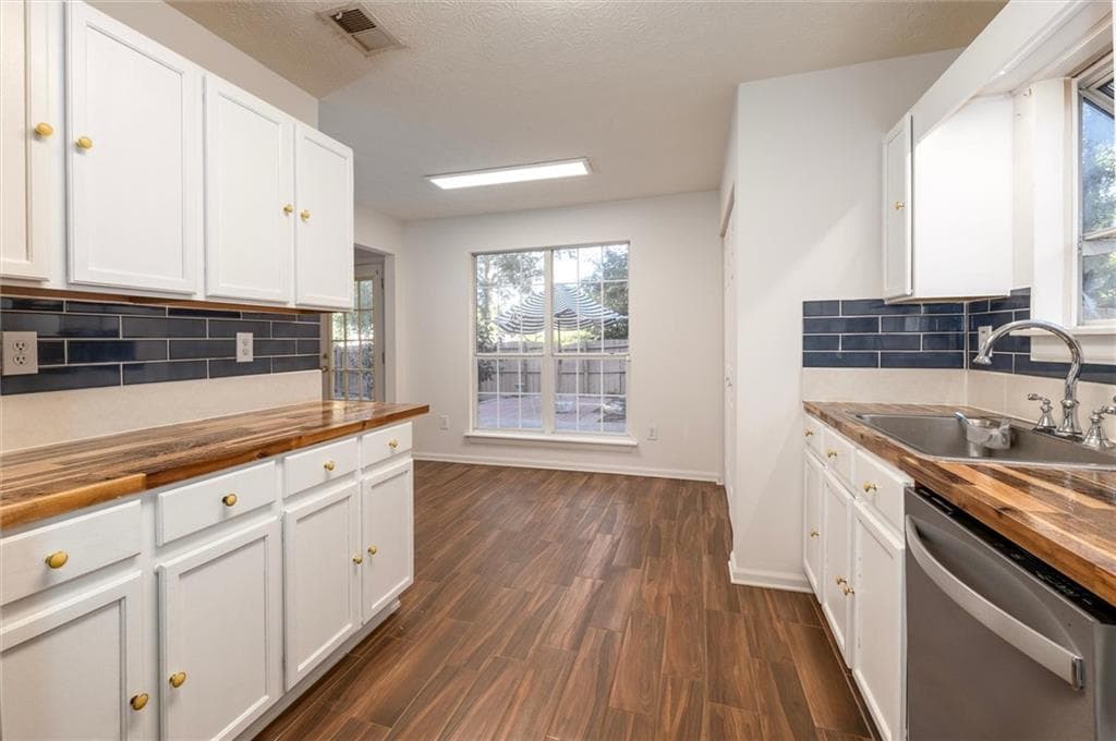 3 bedroom, 3 bathroom, 1,976 sq ft single family residence for sale at 3501 Grovewood Lane, Duluth, GA 30096 — photo 8