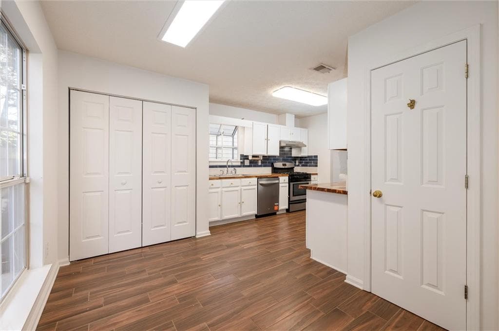 3 bedroom, 3 bathroom, 1,976 sq ft single family residence for sale at 3501 Grovewood Lane, Duluth, GA 30096 — photo 10
