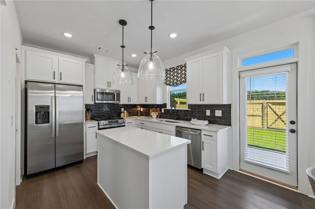 3 bedroom, 3 bathroom, 1,745 sq ft townhouse for sale at 222 Foxtrot Avenue, Hoschton, GA 30548 — photo 6