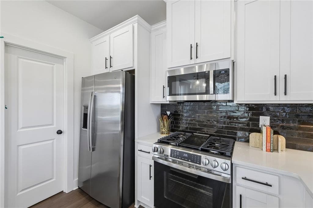3 bedroom, 3 bathroom, 1,745 sq ft townhouse for sale at 222 Foxtrot Avenue, Hoschton, GA 30548 — photo 7