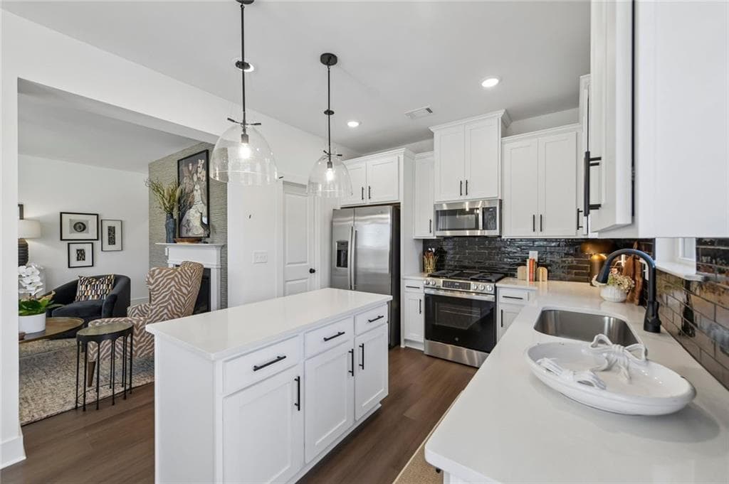 3 bedroom, 3 bathroom, 1,745 sq ft townhouse for sale at 222 Foxtrot Avenue, Hoschton, GA 30548 — photo 9
