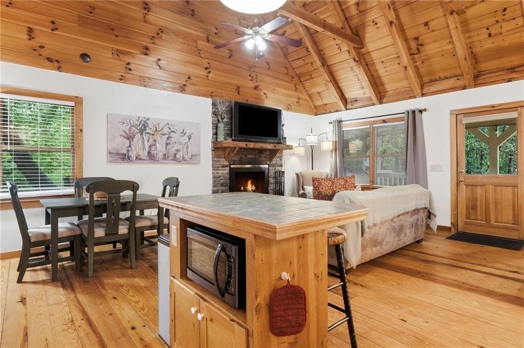 2 bedroom, 2 bathroom, 1,440 sq ft single family residence for sale at 409 Tate Creek Trail, Dahlonega, GA 30533 — photo 9