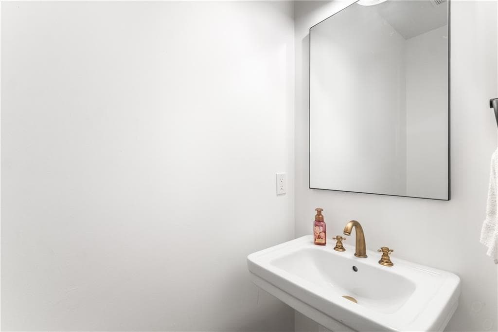 4 bedroom, 3 bathroom, 1,945 sq ft single family residence for sale at 3265 College Street, College Park, GA 30337 — photo 6