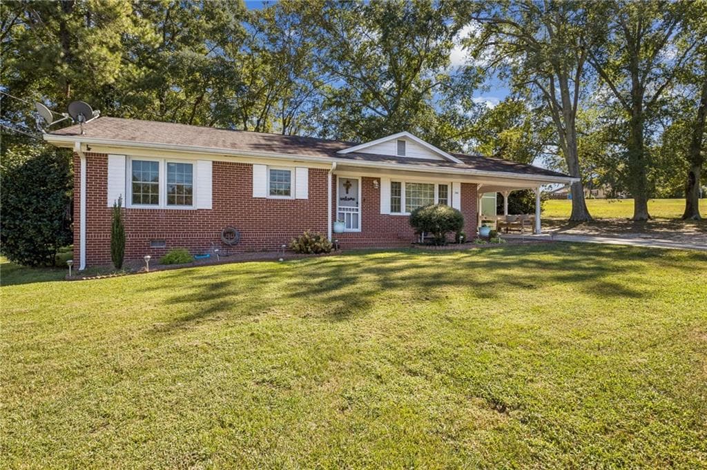 3 bedroom, 1 bathroom, 1,123 sq ft single family residence for sale at 542 Marion Street, Winder, GA 30680 — photo 3