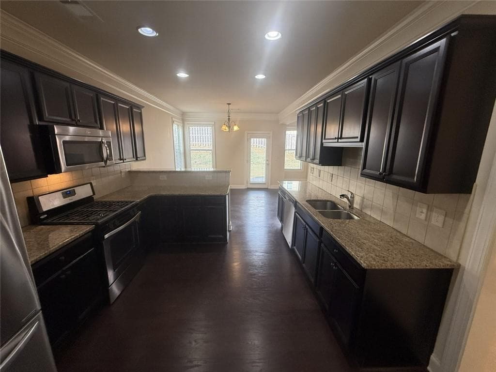 4 bedroom, 3 bathroom, 2,483 sq ft single family residence for rent at 5085 Breezewood Circle, Alpharetta, GA 30004 for $2,600 a month — photo 2