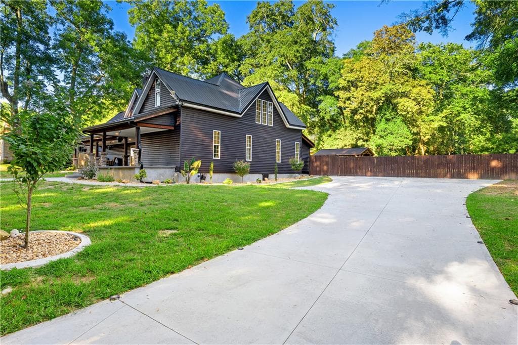5 bedroom, 7 bathroom, 4,700 sq ft single family residence for sale at 270 Baker Street, Royston, GA 30662 — photo 2