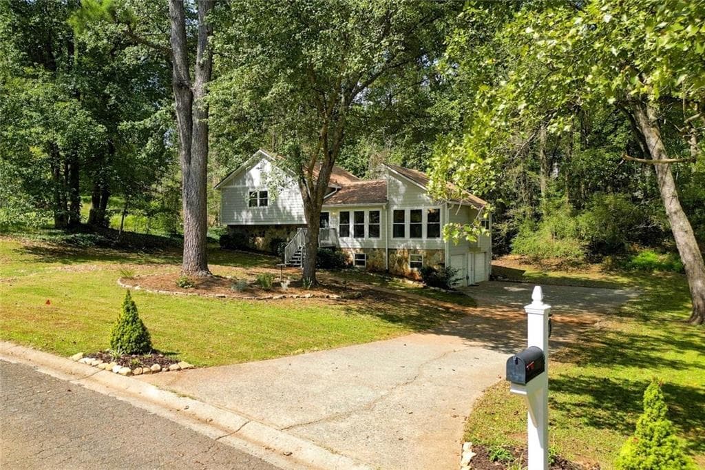 4 bedroom, 2 bathroom, 2,348 sq ft single family residence for sale at 5024 Gunners, Roswell, GA 30075 — photo 1 of 25