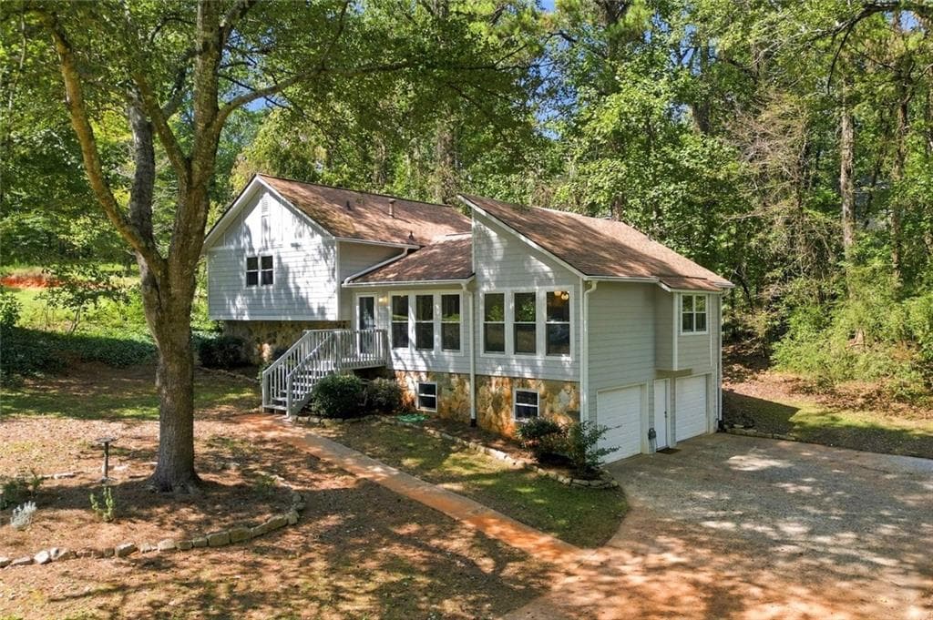 4 bedroom, 2 bathroom, 2,348 sq ft single family residence for sale at 5024 Gunners, Roswell, GA 30075 — photo 2