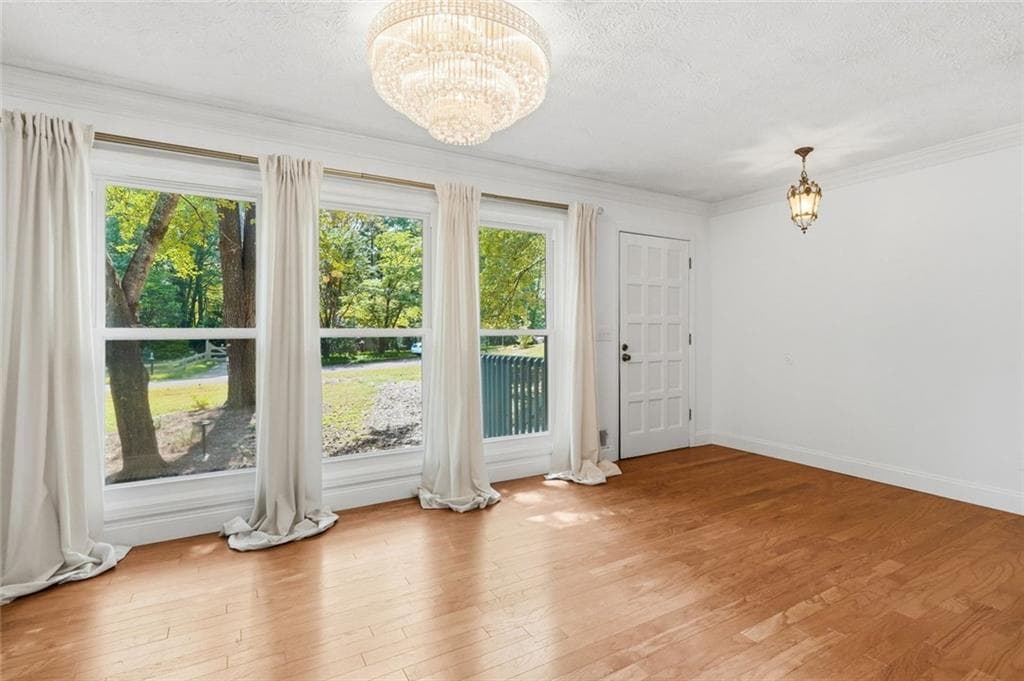 4 bedroom, 2 bathroom, 2,348 sq ft single family residence for sale at 5024 Gunners, Roswell, GA 30075 — photo 5