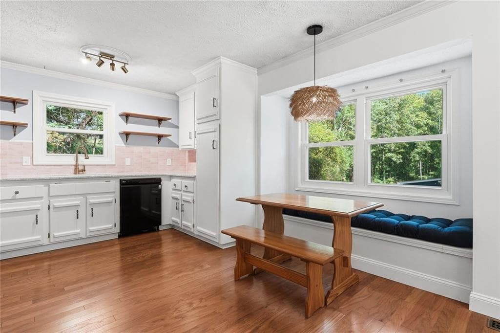 4 bedroom, 2 bathroom, 2,348 sq ft single family residence for sale at 5024 Gunners, Roswell, GA 30075 — photo 10