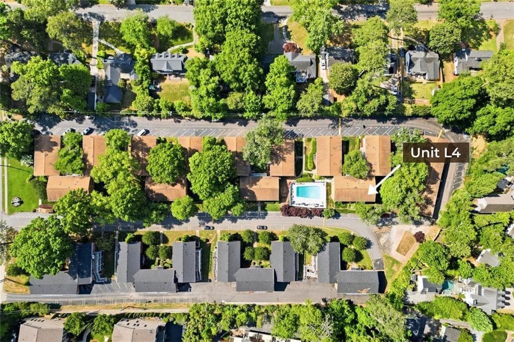 2 bedroom, 2 bathroom, 1,176 sq ft condominium for sale at 3510 Roswell Road L-4, Atlanta, GA 30305 — photo 4