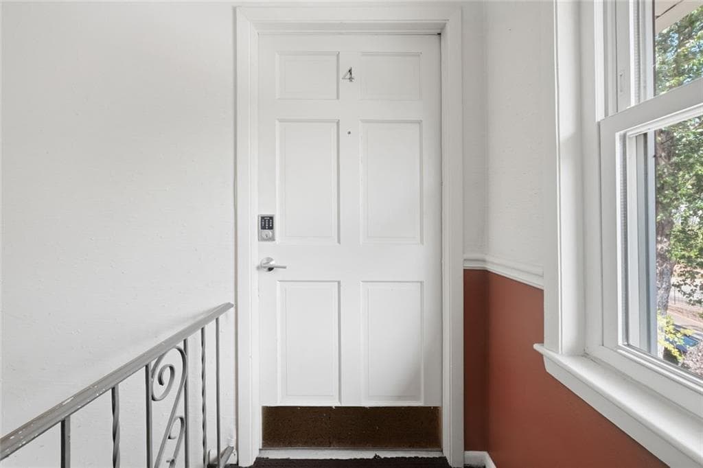 2 bedroom, 2 bathroom, 1,176 sq ft condominium for sale at 3510 Roswell Road L-4, Atlanta, GA 30305 — photo 5