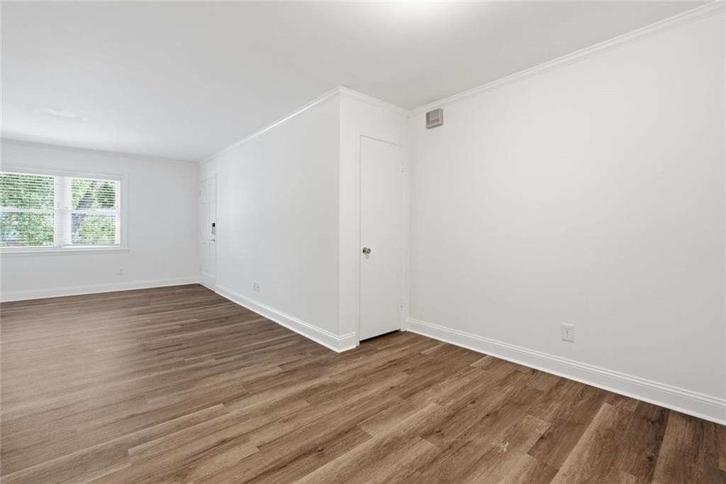 2 bedroom, 2 bathroom, 1,176 sq ft condominium for sale at 3510 Roswell Road L-4, Atlanta, GA 30305 — photo 9