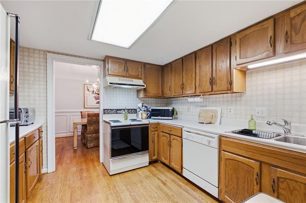 3 bedroom, 3 bathroom, 2,261 sq ft townhouse for sale at 1742 Woodcliff Place, Atlanta, GA 30329 — photo 9