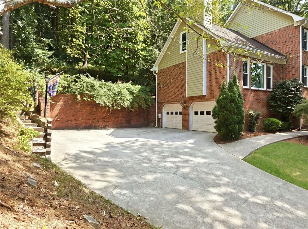 6 bedroom, 5 bathroom, 4,355 sq ft single family residence for sale at 235 River Landing Drive, Roswell, GA 30075 — photo 2