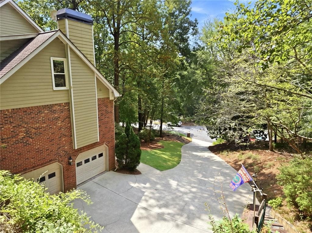 6 bedroom, 5 bathroom, 4,355 sq ft single family residence for sale at 235 River Landing Drive, Roswell, GA 30075 — photo 4