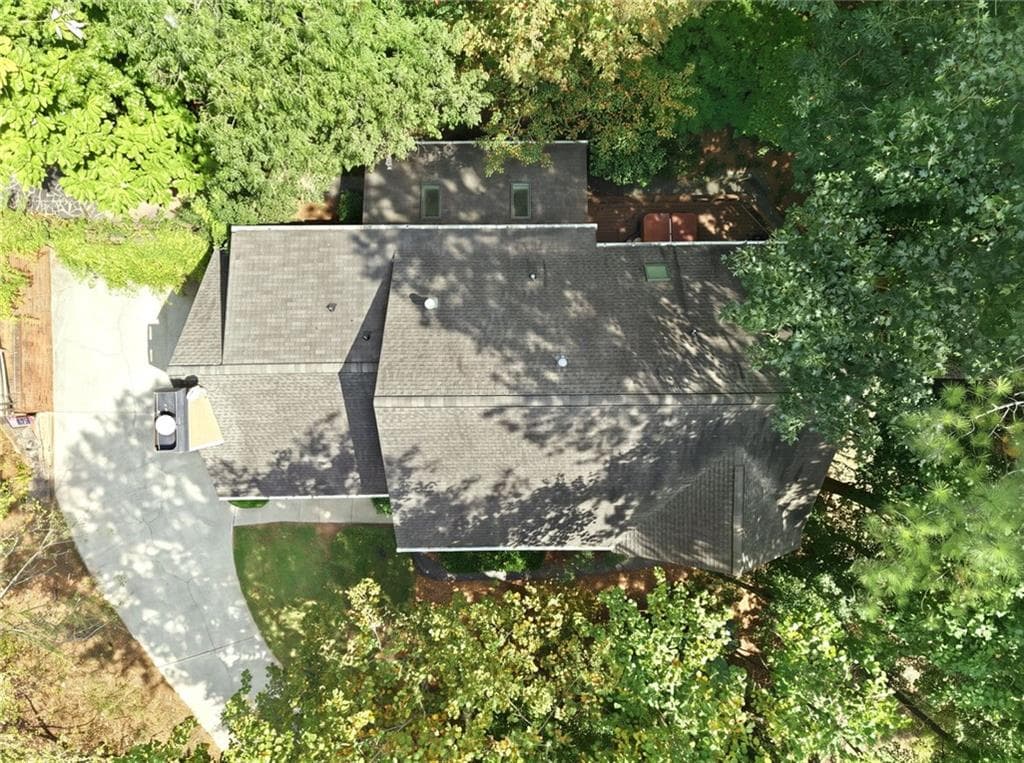 6 bedroom, 5 bathroom, 4,355 sq ft single family residence for sale at 235 River Landing Drive, Roswell, GA 30075 — photo 6
