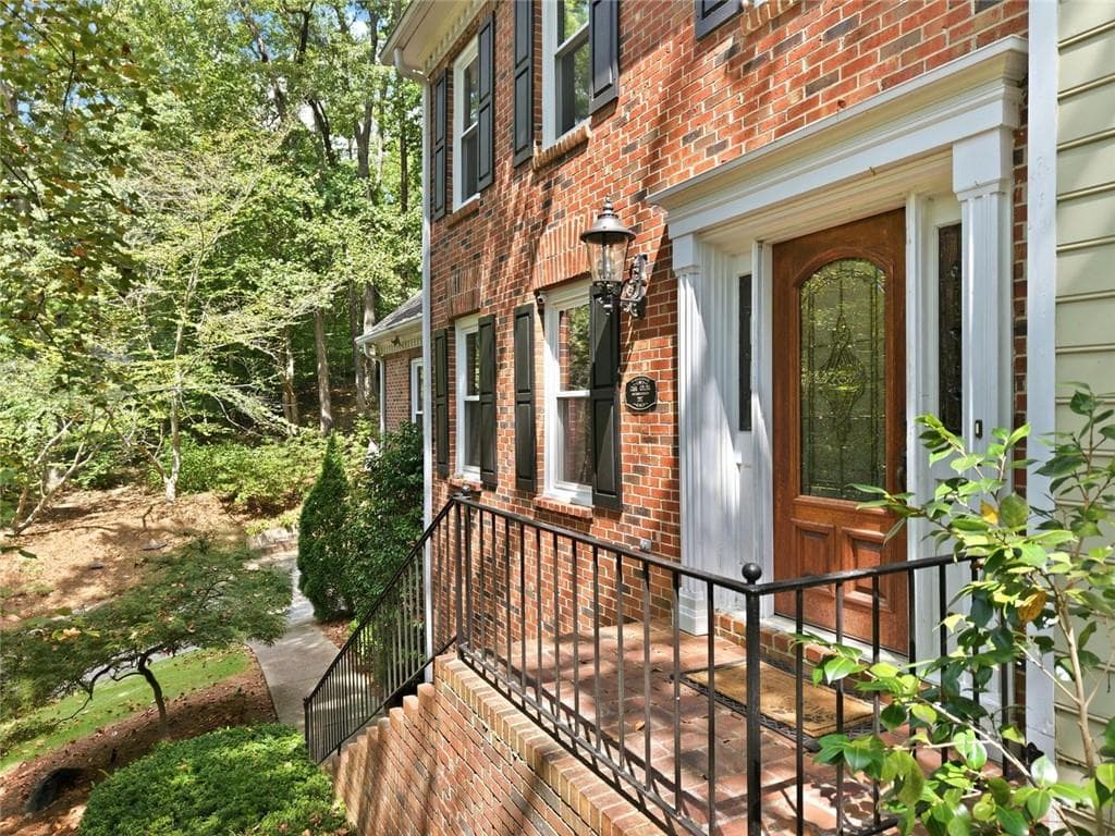 6 bedroom, 5 bathroom, 4,355 sq ft single family residence for sale at 235 River Landing Drive, Roswell, GA 30075 — photo 8